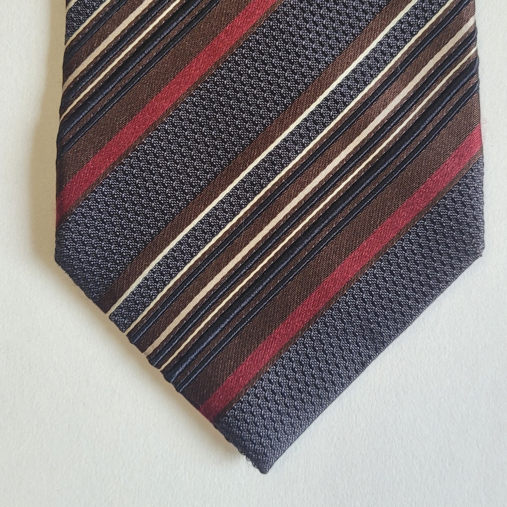 Elegant Hugo Boss Tie. Made in Italy. Mint condition